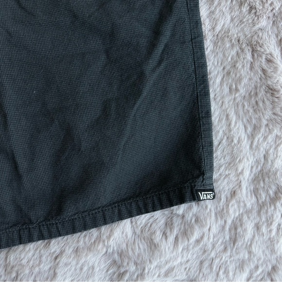 Men's Vans Relaxed Cargo Grid Design Skater/Streetwear Shorts - Picture 2 of 5